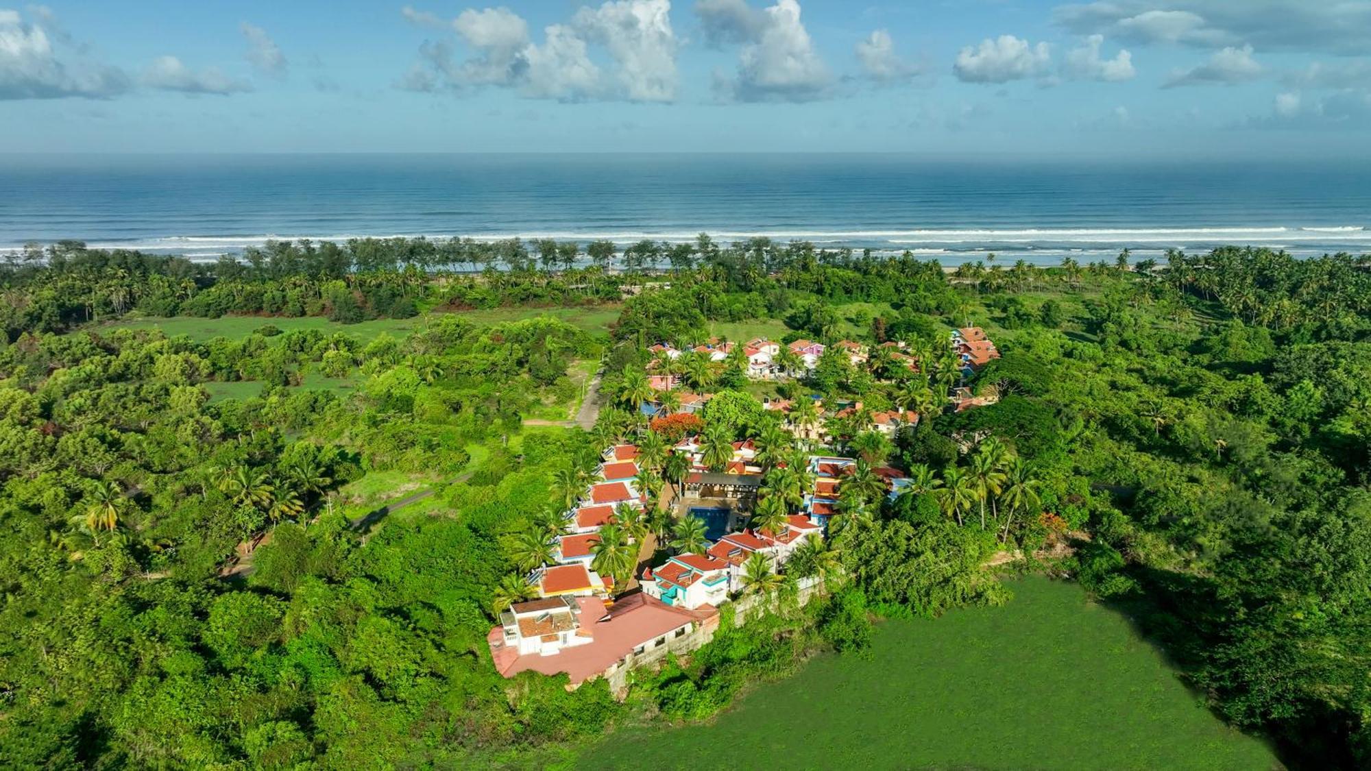 Country Inn Goa Varca Beach - 2 Minutes Walk To The Beach エクステリア 写真